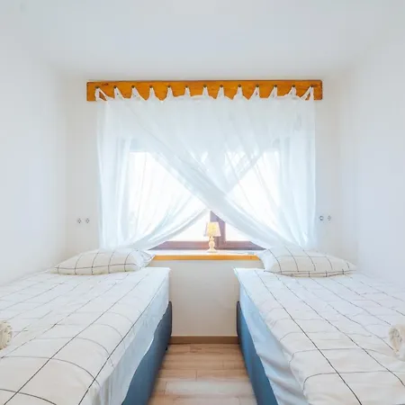 Stol Apartments Zirovnica Exterior photo