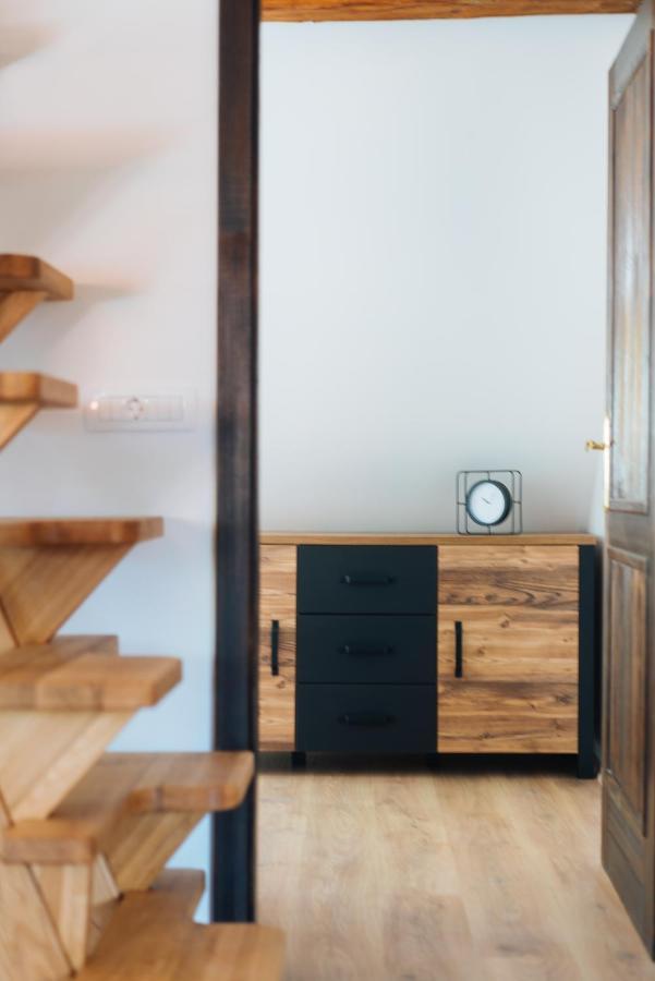 Stol Appartement Zirovnica