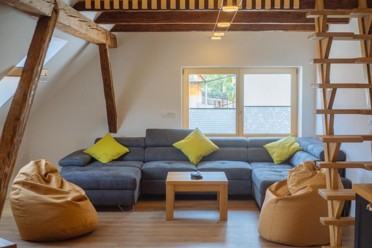 Stol Appartement Zirovnica